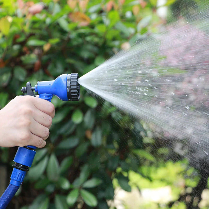 Abziehbarer Gartenschlauch mit Spritzdüse – FlexaFlow