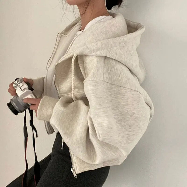 Women's short-cut vest with hood and oversized fit – Rinette