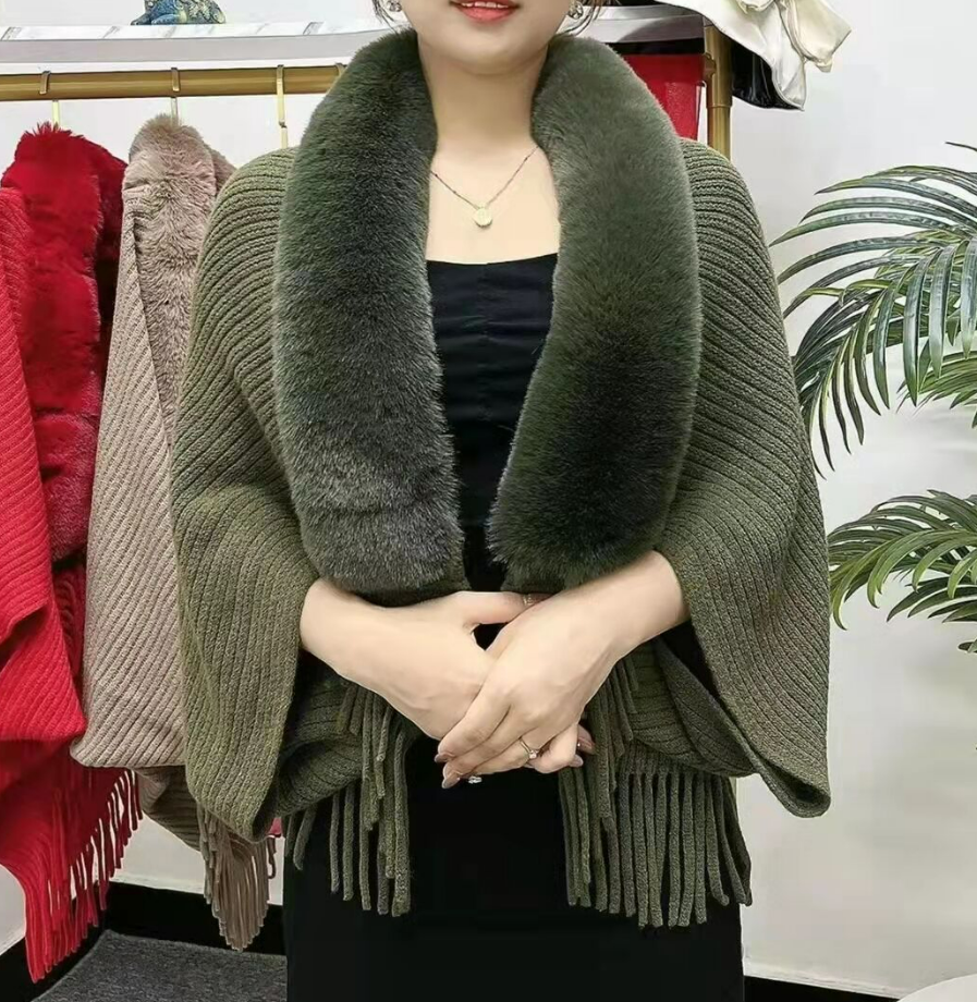 Women's Vest Louise – With Luxurious Faux Fur Collar | One Size