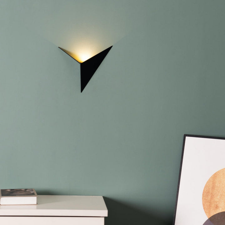 Modern Triangular Wall Lamp - TrigoLux