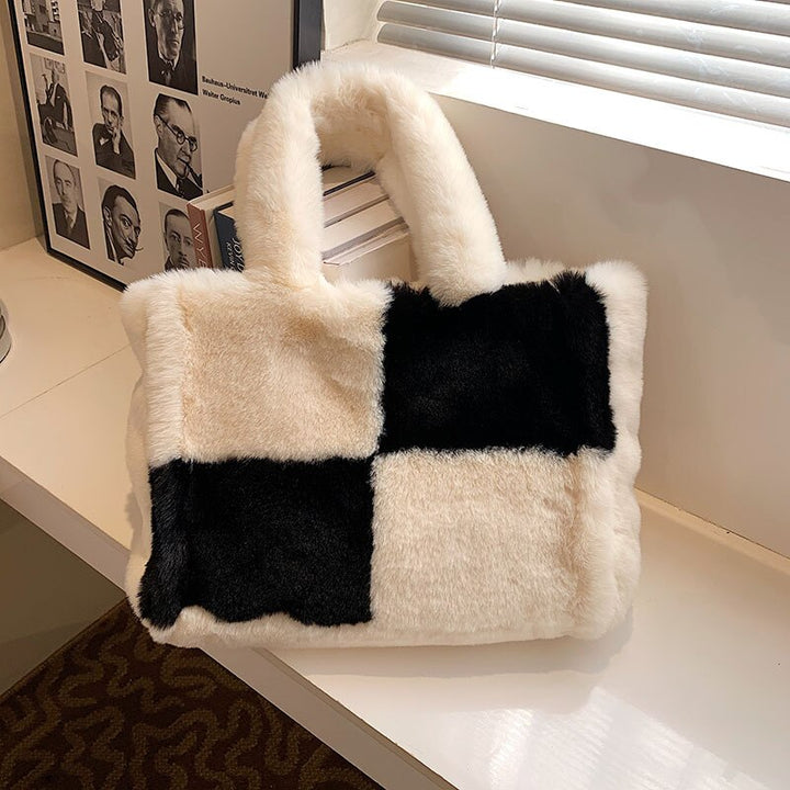 Pipa Plush Handbag | A Comfortable and Wintery Women's Bag