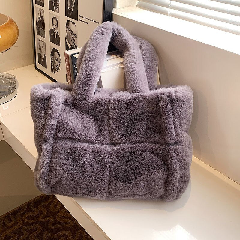 Pipa Plush Handbag | A Comfortable and Wintery Women's Bag
