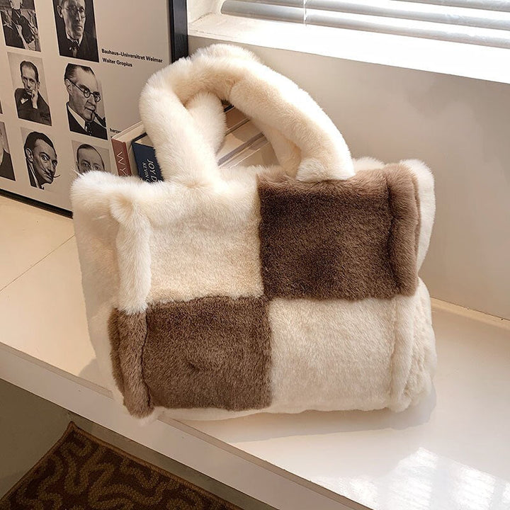 Pipa Plush Handbag | A Comfortable and Wintery Women's Bag